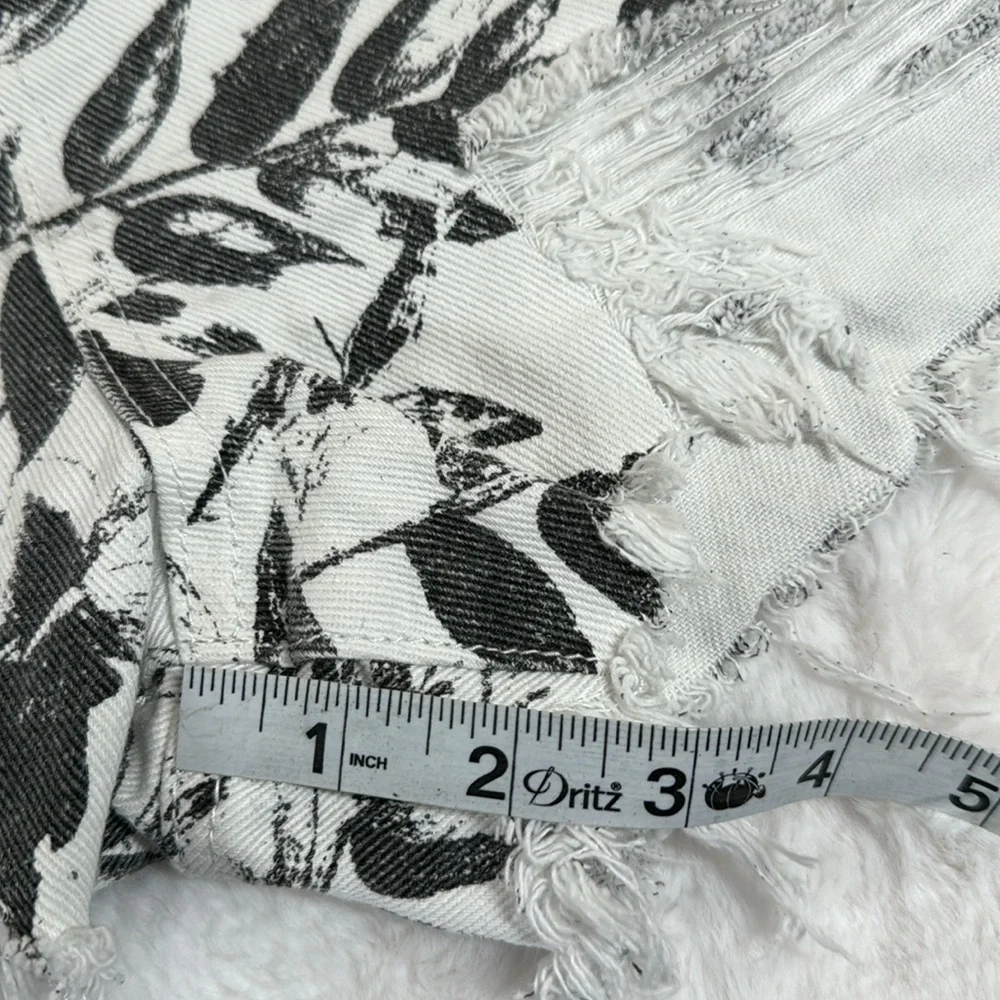 Fashion Nova Black White Tropical Leaf Print Distressed Denim Shorts Size 11